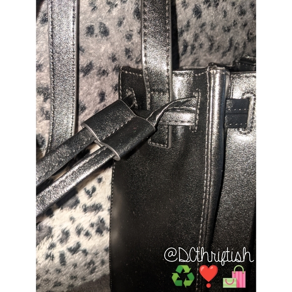 Banana Republic pleated bucket bag🖤 - Picture 6 of 9